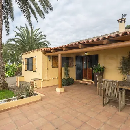 Canarian Farm With Pool Los Paredones Landhuis